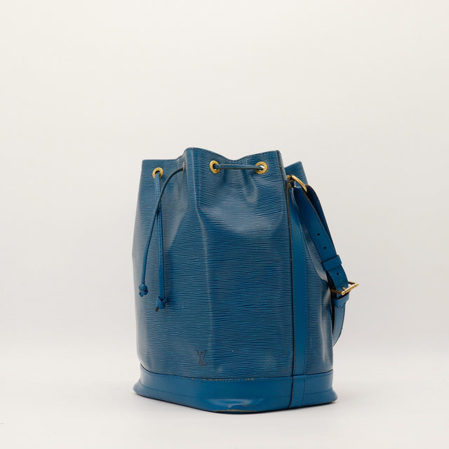 Louis Vuitton Noe GM Epi bleu vue de trois quarts avec bandouliere — AMANA Vintage