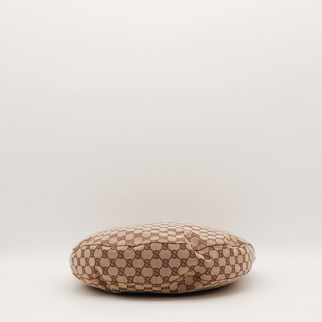 Détail renfort cuir gravure Gucci Hobo Bambou occasion authentique — AMANA Vintage