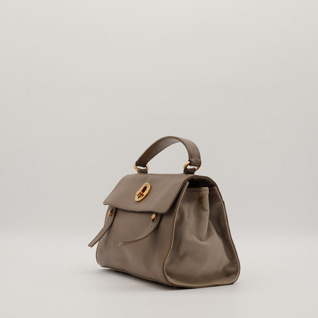 Saint Laurent Muse Two taupe vue de trois quarts bandoulière — AMANA Vintage