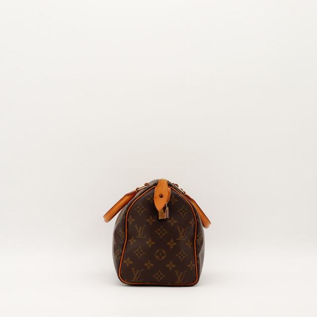 Profil droit Louis Vuitton Speedy 25 toile Monogram languette cadenas — AMANA Vintage