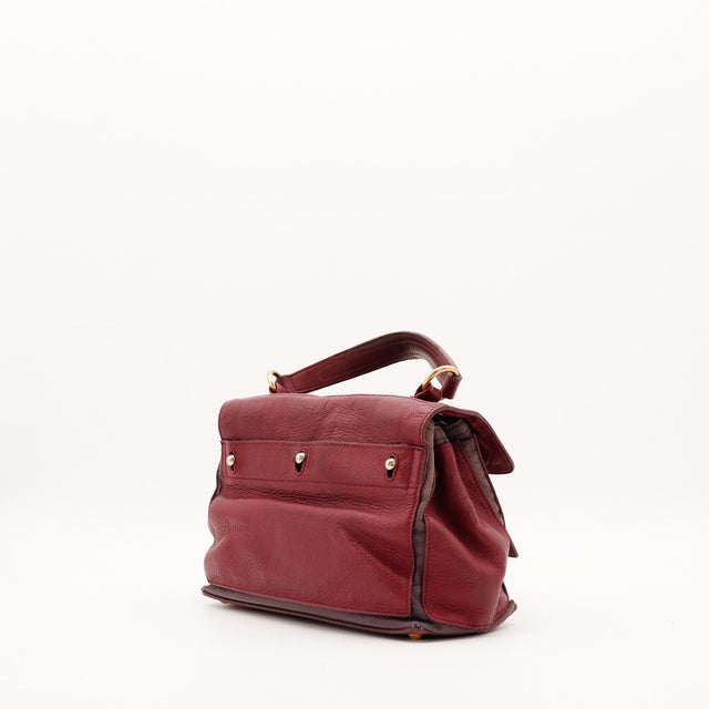 Vue de côté sac Yves Saint Laurent Muse bordeaux avec bandoulière — AMANA Vintage