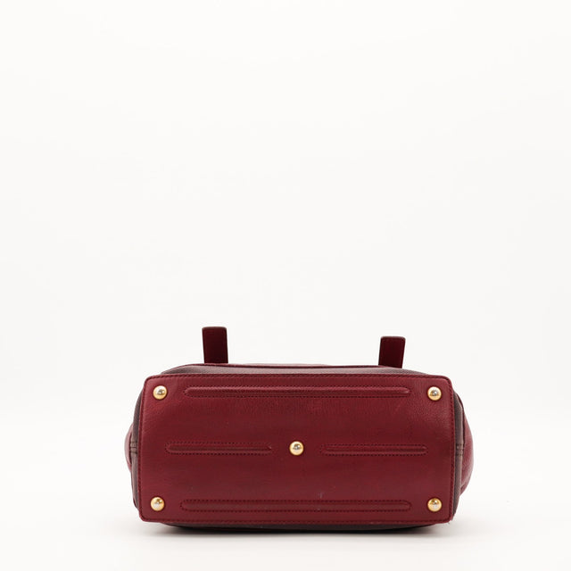 Vue du fond sac Yves Saint Laurent Muse bordeaux pieds métal — AMANA Vintage