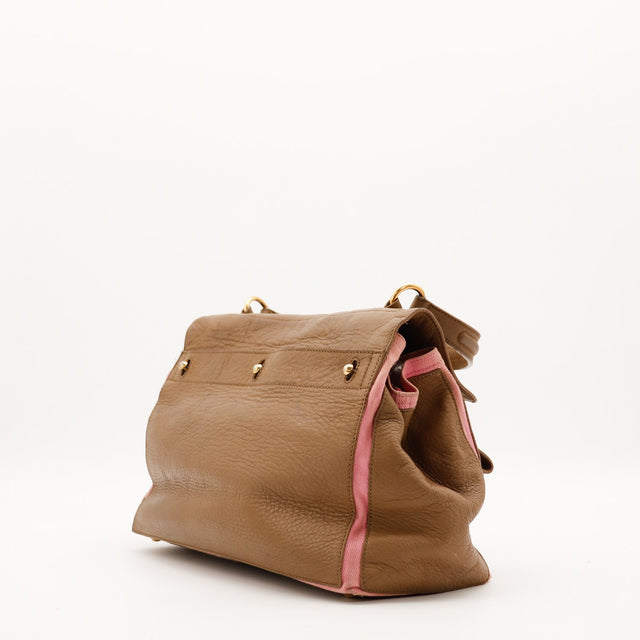 Vue de côté sac Yves Saint Laurent Muse cuir grainé taupe — AMANA Vintage