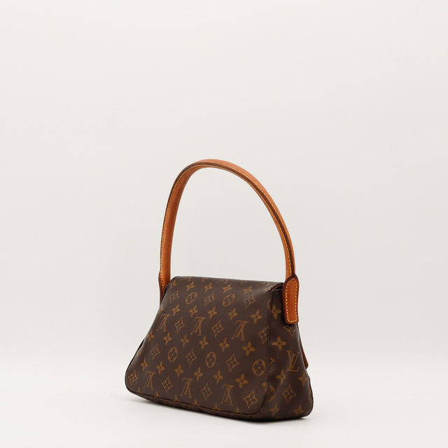 Louis Vuitton Looping MM vue de trois quarts droite anse vachette caramel — AMANA Vintage