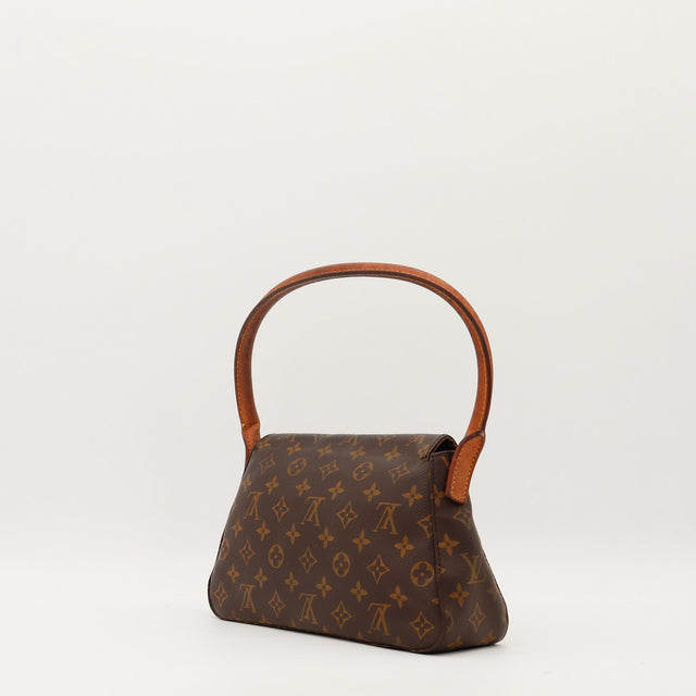 Vue latérale Louis Vuitton Mini Looping profil silhouette compacte — AMANA Vintage