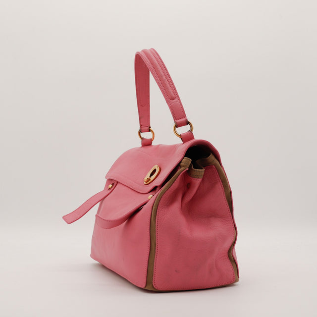 Profil gauche sac Yves Saint Laurent Muse rose cuir grainé — AMANA Vintage