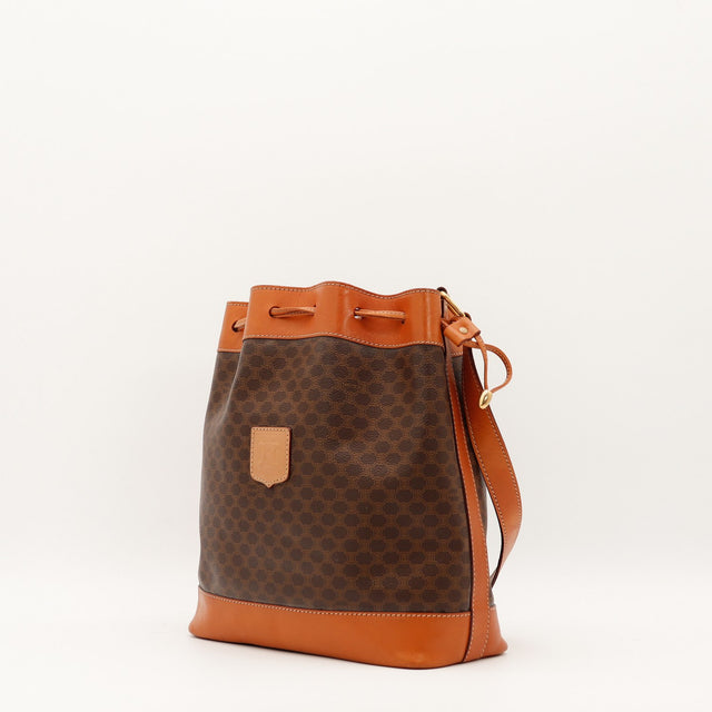 Sac seau Céline Macadam vue trois quarts gauche bandoulière réglable — AMANA Vintage