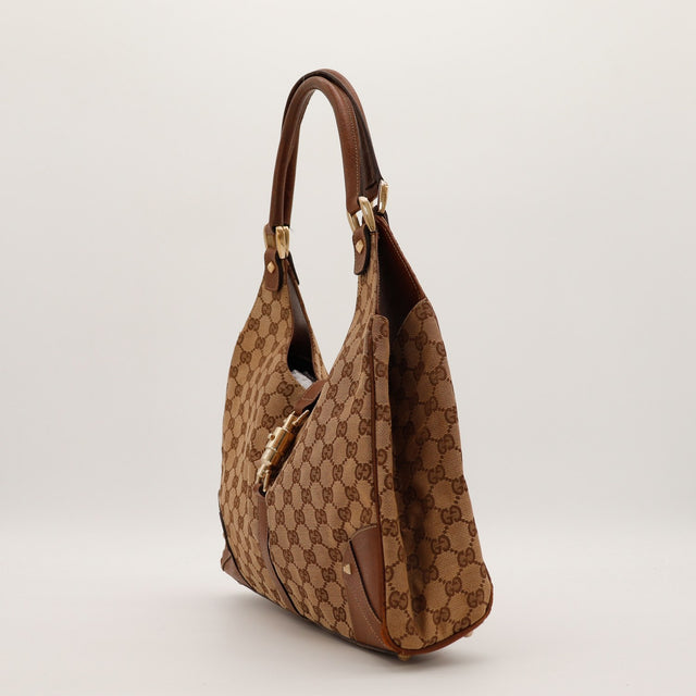 Sac Gucci New Jackie vue de trois quarts gauche canvas GG marron — AMANA Vintage