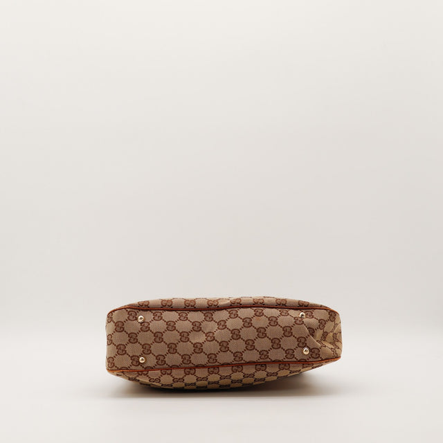 Gucci Hobo Bambou vue du dessous pieds métalliques et toile — AMANA Vintage