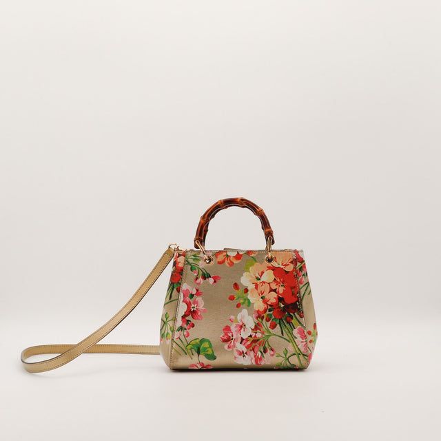 Tote Bag Bambou Flora Gucci vue trois quarts face anse bambou torsadée — AMANA Vintage