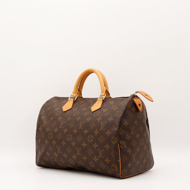 Detail cuir vachette patine miel Louis Vuitton Speedy 35 occasion authentique — AMANA Vintage