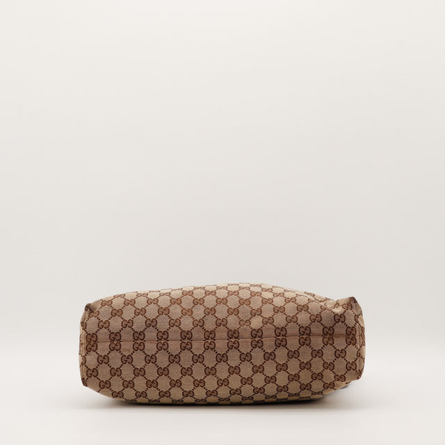 Hobo Gucci toile monogrammée vue du fond sac posé — AMANA Vintage