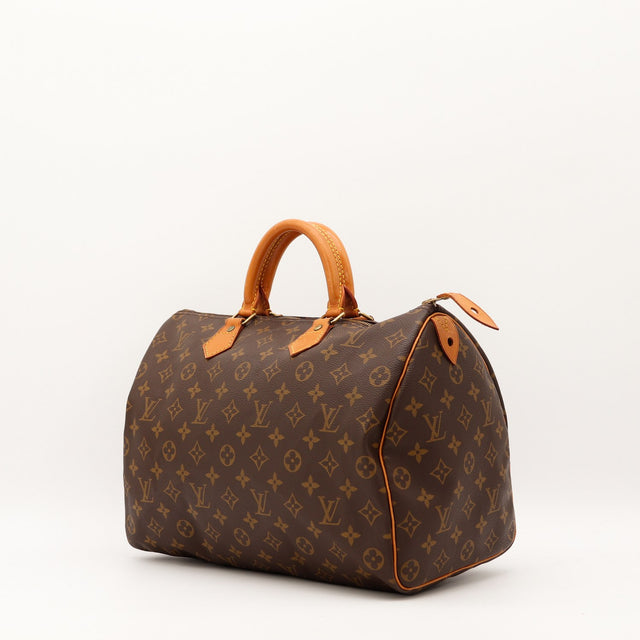 Detail cuir vachette patine caramel Louis Vuitton Speedy 35 — AMANA Vintage