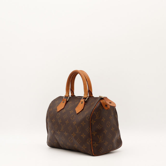 Détail cuir vachette patine caramel Louis Vuitton Speedy 25 — AMANA Vintage