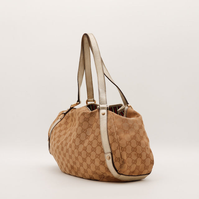 Vue de trois quarts arrière Gucci Hobo toile monogrammée cuir doré — AMANA Vintage