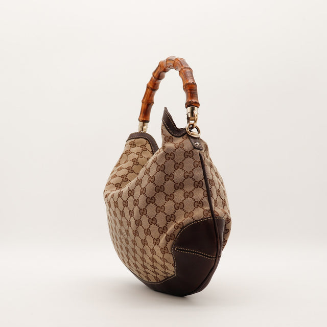 Hobo Bambou Gucci vue de trois quarts arrière toile monogrammée — AMANA Vintage