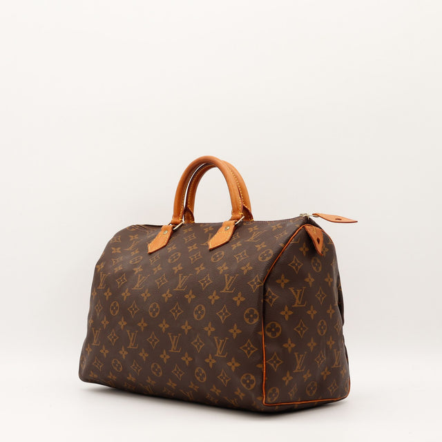 Detail cuir vachette patine caramel Louis Vuitton Speedy 35 — AMANA Vintage