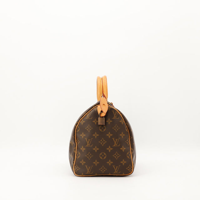 Louis Vuitton Speedy 30 vue de profil cote cuir vachette patine caramel — AMANA Vintage