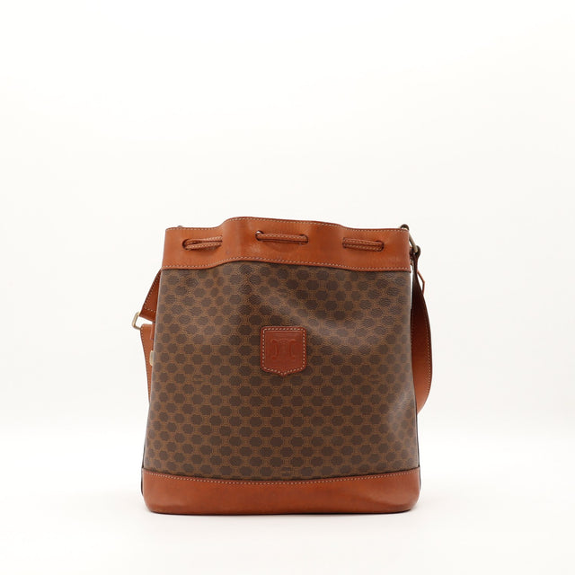 Sac seau Céline Macadam toile monogrammée cuir cognac vue de face occasion authentique — AMANA Vintage