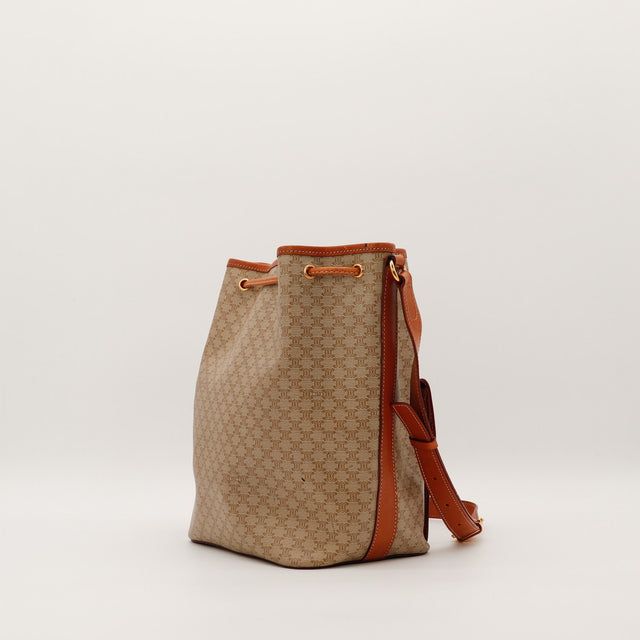 Vue de côté sac seau Celine Macadam bandoulière réglable cuir cognac — AMANA Vintage