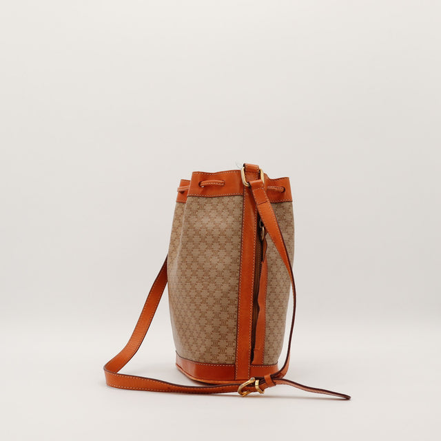 Sac seau Celine Macadam vue de dos toile monogrammée cuir naturel — AMANA Vintage