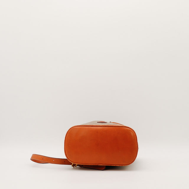 Sac seau Celine Macadam fond cuir cognac vue du dessous — AMANA Vintage