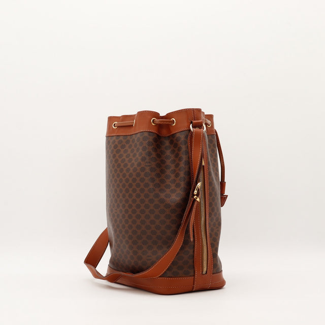 Vue de trois quarts Celine Seau Macadam zip latéral cuir cognac — AMANA Vintage