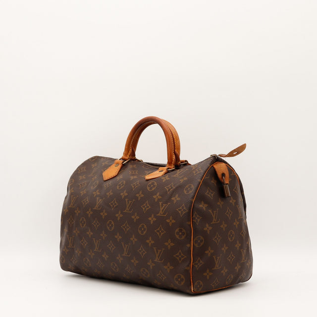 Détail cuir vachette patine ambre Louis Vuitton Speedy 35 occasion authentique — AMANA Vintage