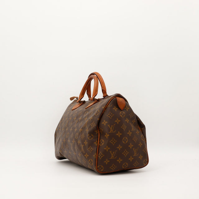 Detail anse et languette cadenas Louis Vuitton Speedy 35 cuir vachette — AMANA Vintage