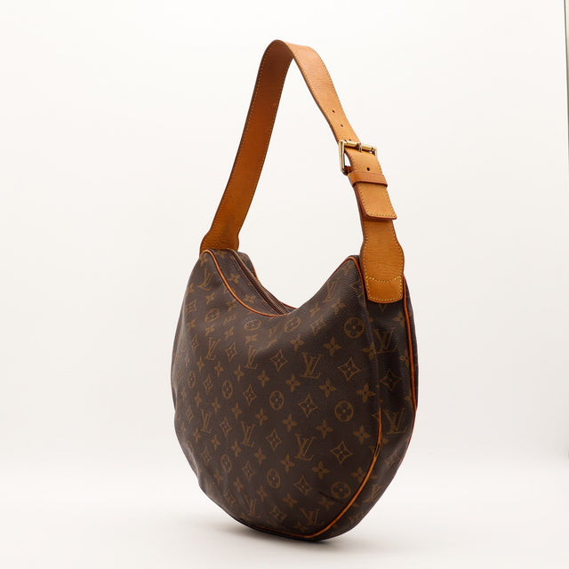 Vue de trois quarts droite Louis Vuitton Croissant MM anse réglable — AMANA Vintage