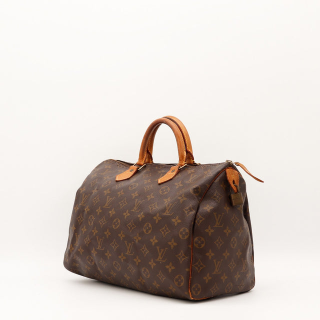 Detail cuir vachette patine caramel Louis Vuitton Speedy 35 — AMANA Vintage