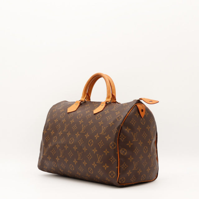 Detail cuir vachette patine caramel Louis Vuitton Speedy 35 — AMANA Vintage