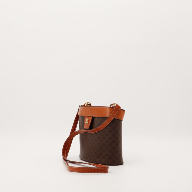 Celine Seau Macadam vue de trois quarts gauche bandouliere cuir occasion — AMANA Vintage