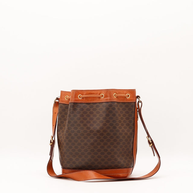 Détail écusson Triomphe Céline Seau Macadam occasion authentique — AMANA Vintage