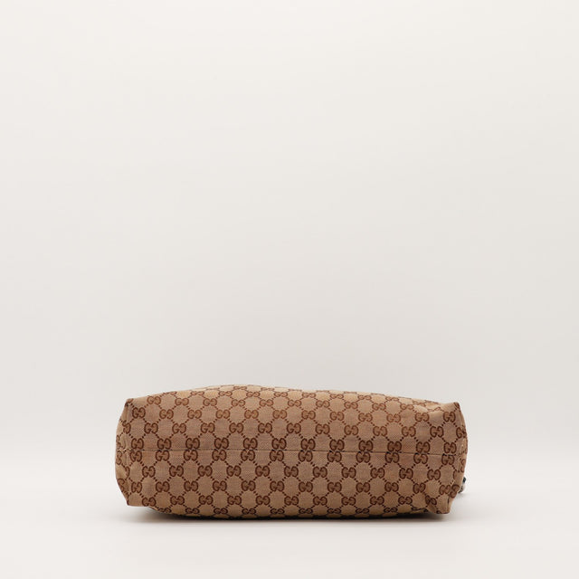 Fond du Hobo Gucci toile monogrammée vue de dessous — AMANA Vintage