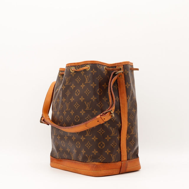 Détail bandoulière réglable cuir vachette Louis Vuitton Noé GM — AMANA Vintage