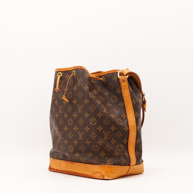Détail cuir vachette patine foncée Louis Vuitton Noé GM — AMANA Vintage