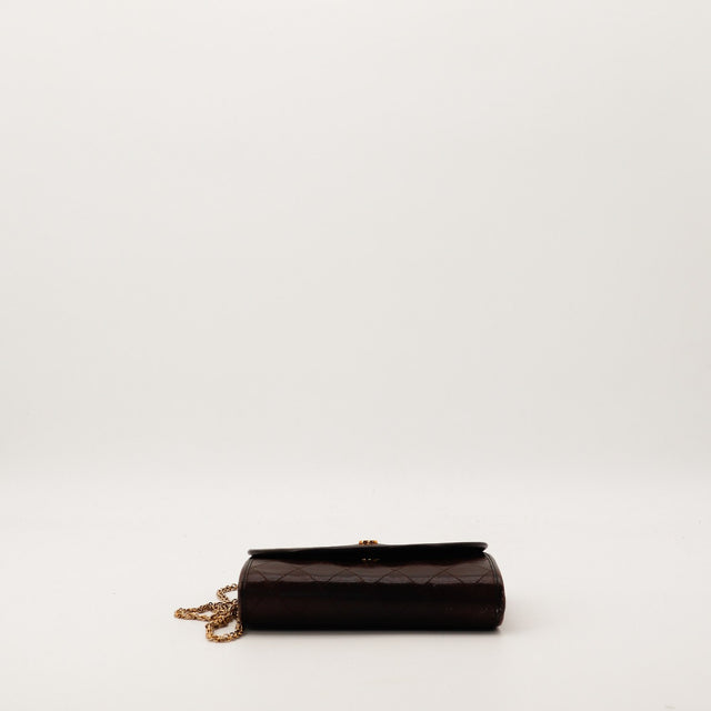 Pochette Chanel matelassée marron vue de dessus profil — AMANA Vintage