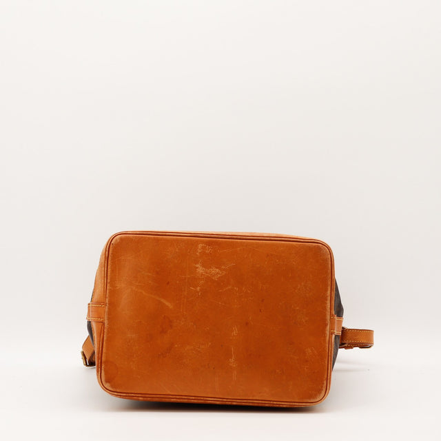 Détail patine caramel cuir vachette Louis Vuitton Noé GM — AMANA Vintage