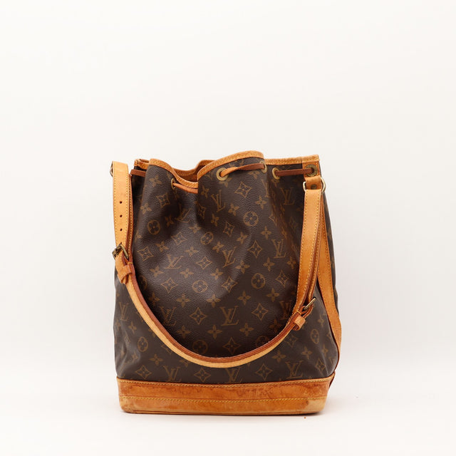 Détail ficelle coulissante en cuir Louis Vuitton Noé GM — AMANA Vintage