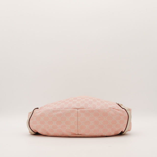 Vue de dessous Gucci Hobo toile monogrammée rose fond — AMANA Vintage