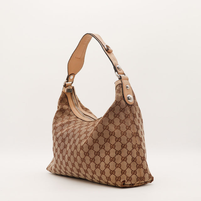 Hobo Gucci vue de trois quarts angle cuir grainé beige détail anse — AMANA Vintage