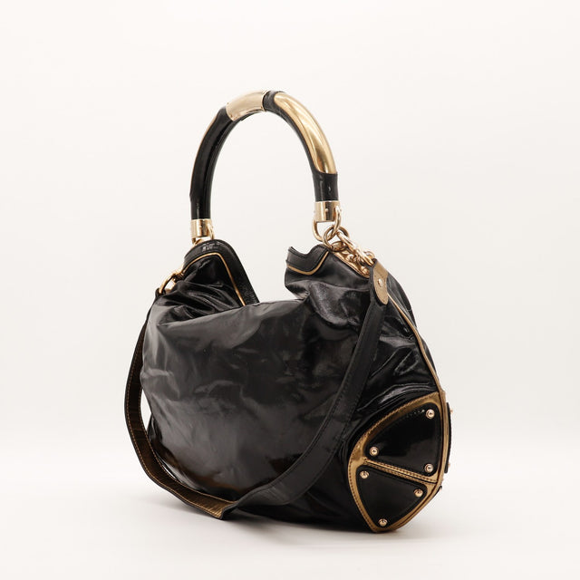 Gucci Indy Hobo noir vue trois quarts bandoulière réglable dorée — AMANA Vintage