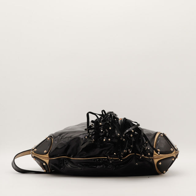 Fond du sac Gucci Indy Hobo noir griffures cuir verni détail — AMANA Vintage