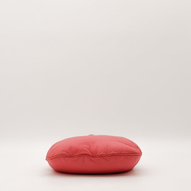 Vue de profil sac Miu Miu Bowler cuir nappa rose corail occasion — AMANA Vintage