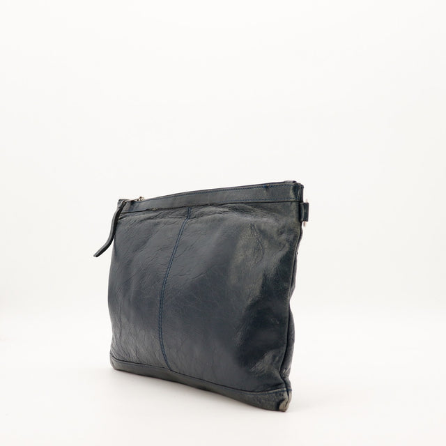 Vue de profil Pochette Clutch Balenciaga bleu nuit épaisseur — AMANA Vintage