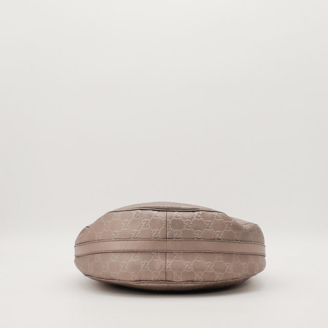 Vue du bas Gucci Hobo Guccissima taupe fond occasion — AMANA Vintage