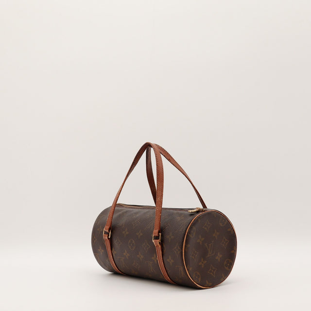 Détail anses cuir vachette patine caramel Louis Vuitton Papillon 26 — AMANA Vintage