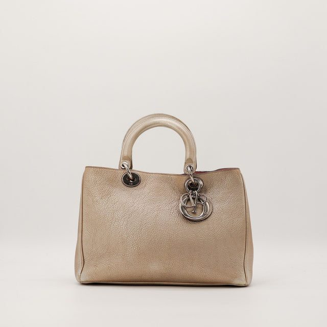 Sac Dior Diorissimo cuir grené taupe vue de face occasion authentique — AMANA Vintage
