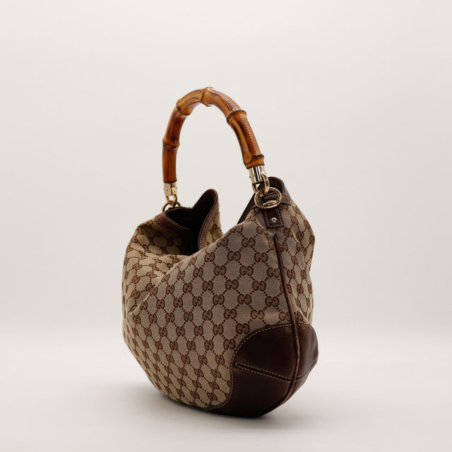 Detail poignee bambou Gucci Hobo vue de trois quarts gauche — AMANA Vintage